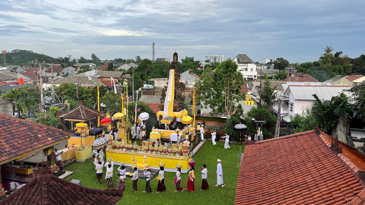 Umat Beragama Hidup Rukun dan Harmonis, Gereja Serta Pura Berdampingan di Depok