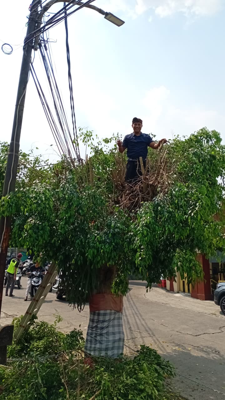Banjar SDHD Depok Mangadakan Kegiatan ‘Ngayah’ dalam Rangka Menyambut  Pujawali Agung XXVIII Pura Tri Bhuana Agung